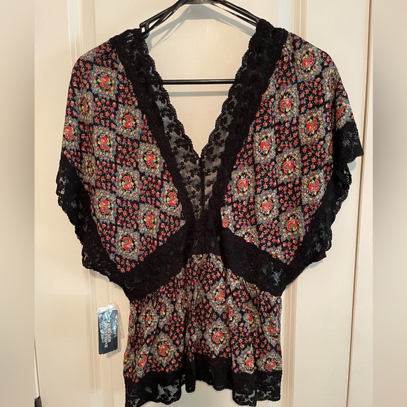 Forever 21 Deep V Lace Button Up - Picture 2 of 3